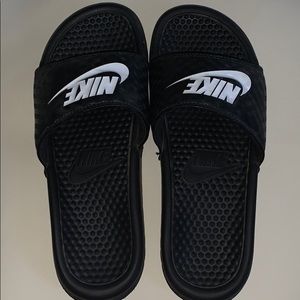 NIKE SLIDES